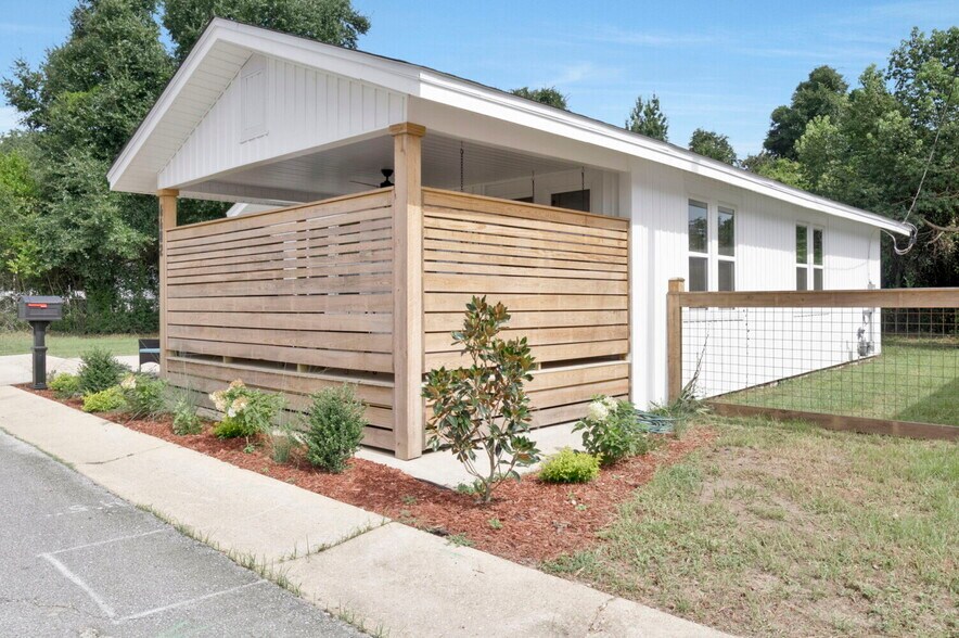 More Photos Of 6682 Ravine St, Milton Office Residential For Sale