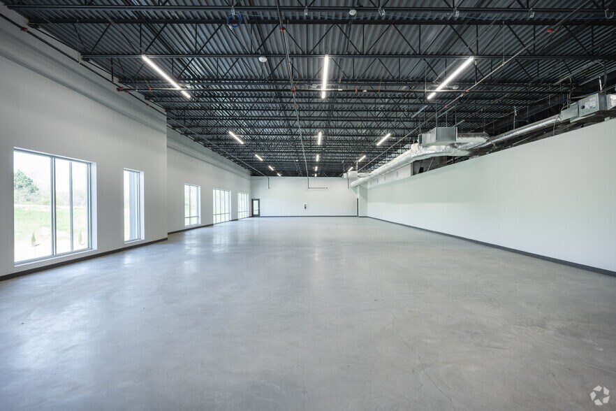 More Photos Of 2004 Moore Duncan Hwy, Moore Manufacturing For Lease