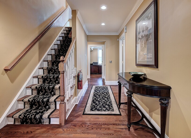 More Photos Of 24 Washington Ave, Chatham Office For Sale
