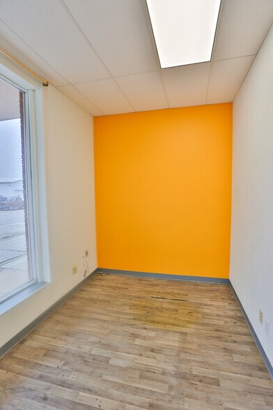 More Photos Of 129 2nd St, Webster City Light Manufacturing For Sale