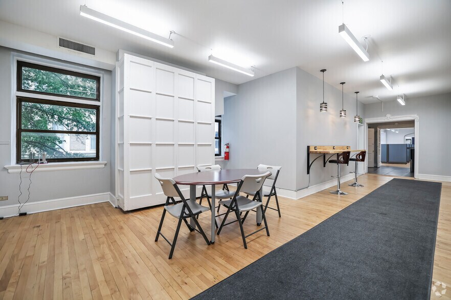 More Photos Of 424 E Grace St, Richmond Bank For Lease