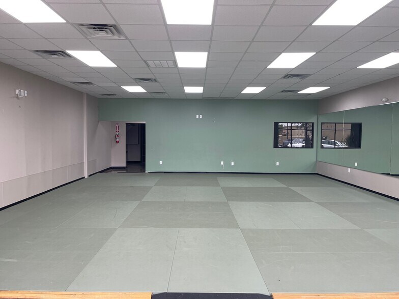 More Photos Of 13107-13141 W Lake Houston Pky, Houston Unknown For Lease