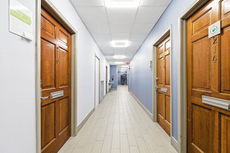 More Photos Of 1313 Lyndon Ln, Louisville Office For Lease