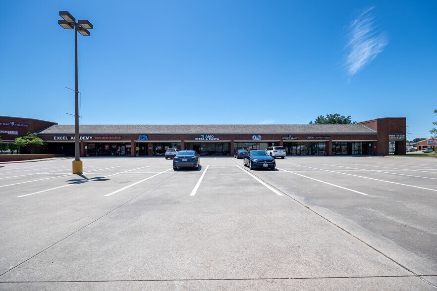 More Photos Of 109-189 W Harwood Rd, Hurst Unknown For Lease