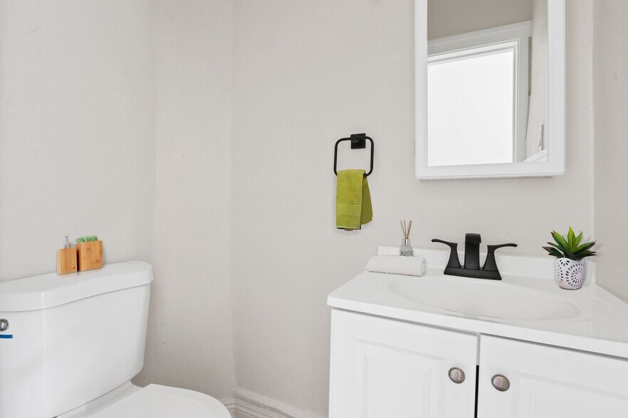 More Photos Of 2364-2370 Lime Ave, Long Beach Multifamily For Sale