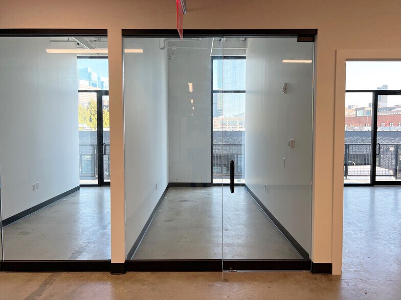 More Photos Of 4346 12th St, Long Island City Storefront Retail Office For Lease