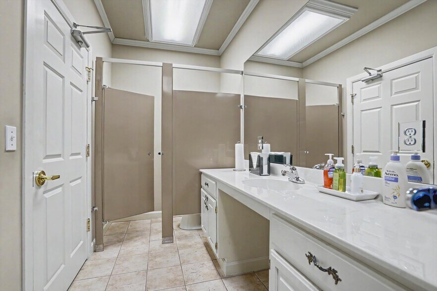 More Photos Of 5407 S Lewis Ave, Tulsa Office For Lease