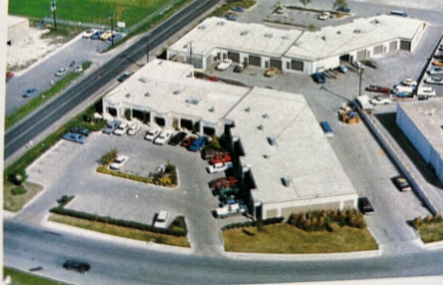 Primary Photo Of 10841-10861 Gulfdale St, San Antonio Showroom For Lease