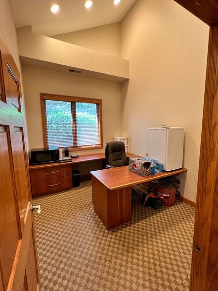 More Photos Of 460 Briargate Dr, South Elgin Medical For Sale