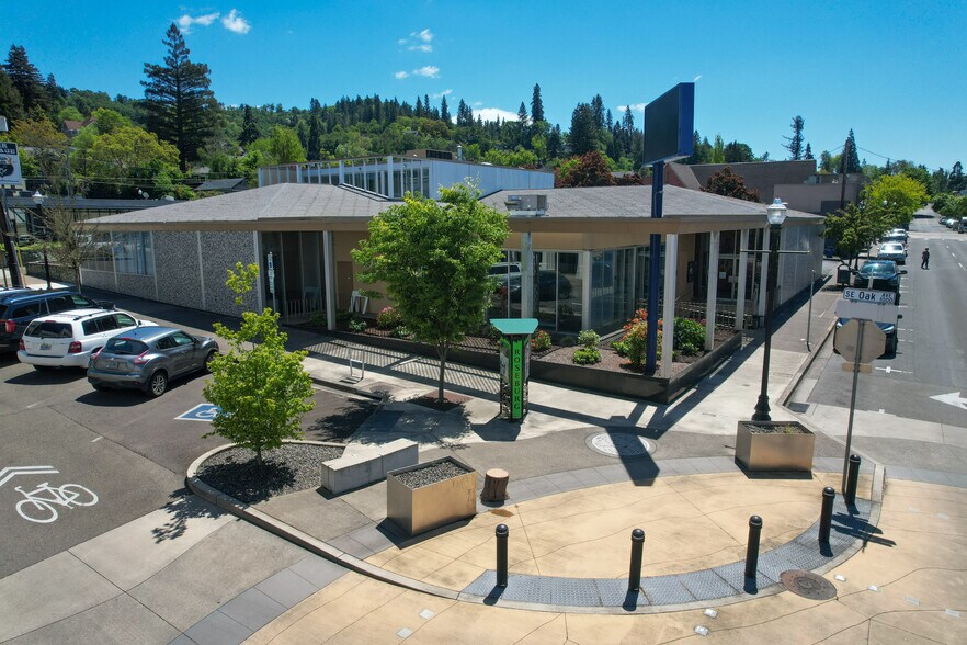 Primary Photo Of 619 SE Main St, Roseburg Bank For Sale