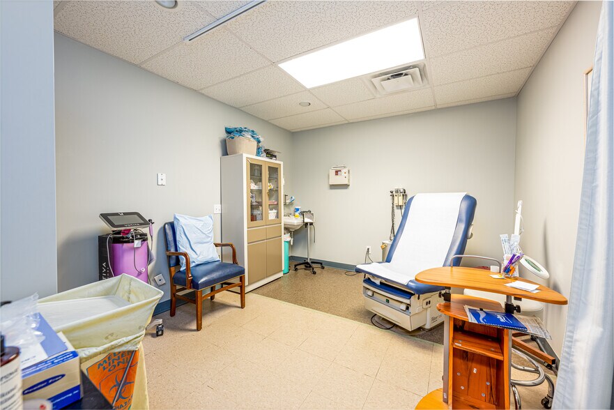 More Photos Of 5 Durham Rd, Guilford Medical For Sale