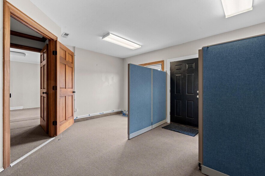 More Photos Of 2233 Miamisburg-Centerville Rd, Dayton Office For Sale