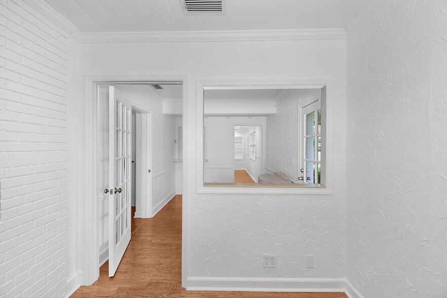 More Photos Of 300 SE Detroit Ave, Stuart Office For Lease