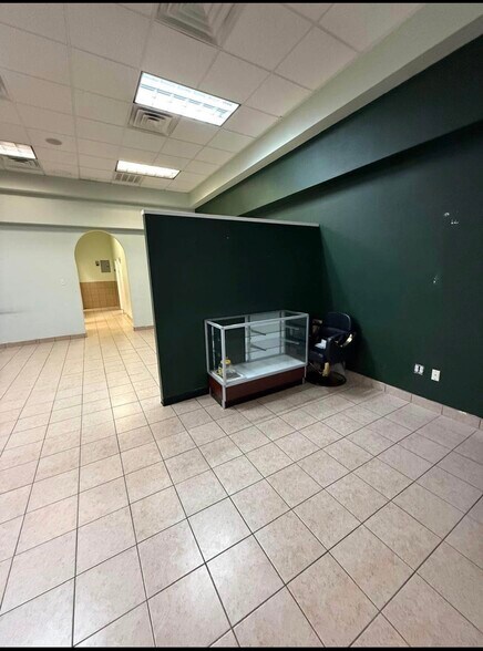 More Photos Of 12228 Antoine Dr, Houston Service Station For Lease