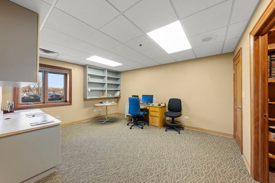 More Photos Of 1001 E Chicago Ave, Naperville Office For Sale