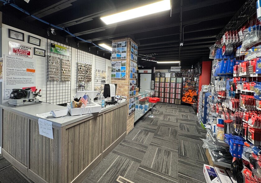 More Photos Of 121 S State St, Belvidere Flex For Sale