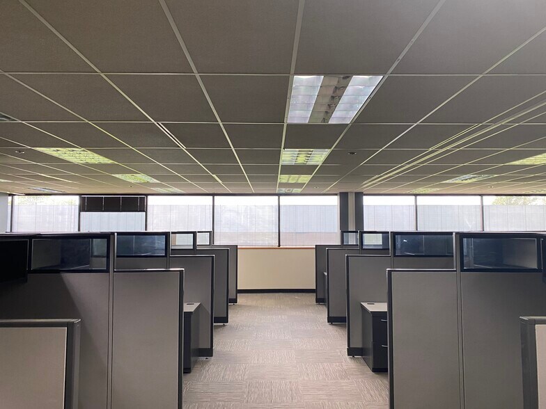 More Photos Of 5001 US Highway 30 W, Fort Wayne Medical For Lease