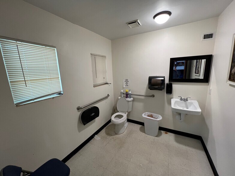 More Photos Of 911 Sunrise Blvd, Fort Pierce Religious Facility For Sale