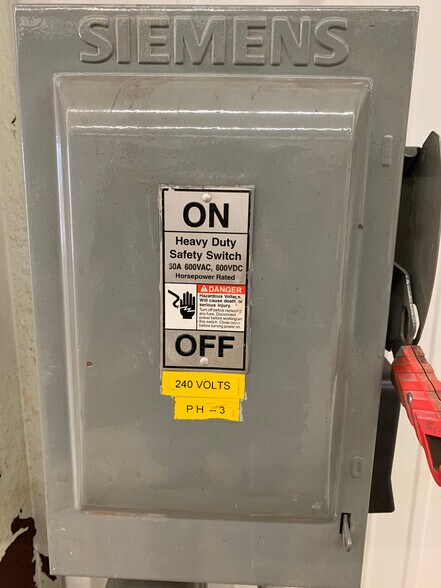 More Photos Of 106 Beaver St, Yorkville Warehouse For Lease