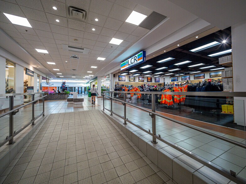 More Photos Of 1055 Av Du Pont S, Alma General Retail For Lease