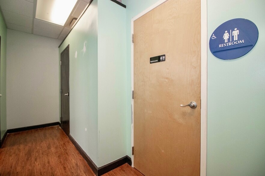 More Photos Of 285 N Main St, Troutman General Retail For Lease