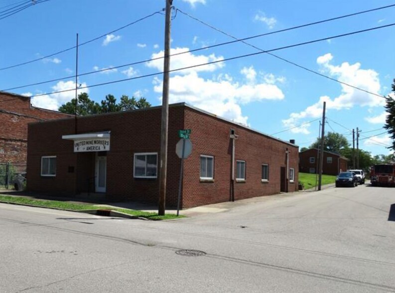 More Photos Of 320 S 3rd St, Boonville Office For Sale