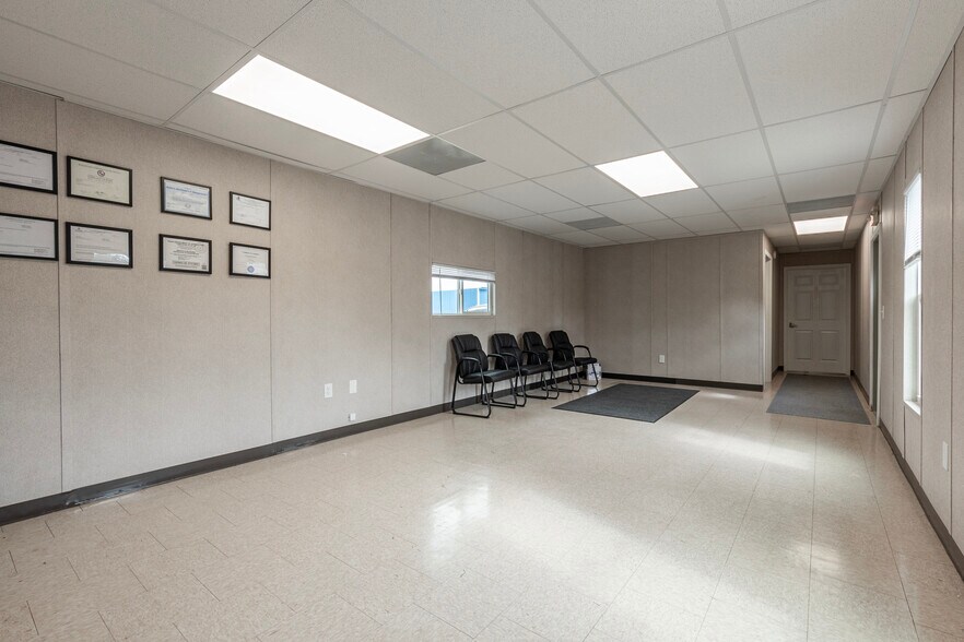 More Photos Of 11400 Thousand Trl, Willis Trailer Camper Park For Sale