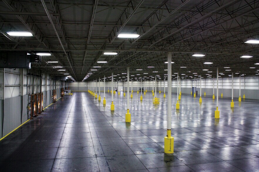 More Photos Of 2929 Venture Dr, Janesville Distribution For Lease