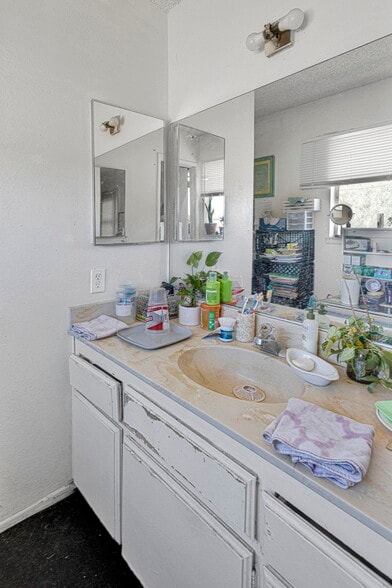 More Photos Of 14720 Main St, Hesperia Office For Sale