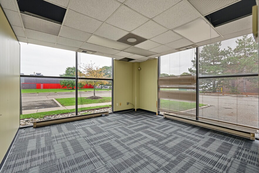 More Photos Of 15201 Mercantile Dr, Dearborn Light Manufacturing For Sale