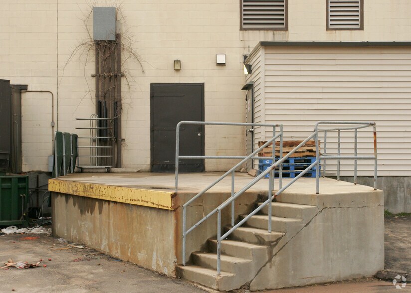 More Photos Of 400-416 E Main St, Middletown Unknown For Lease