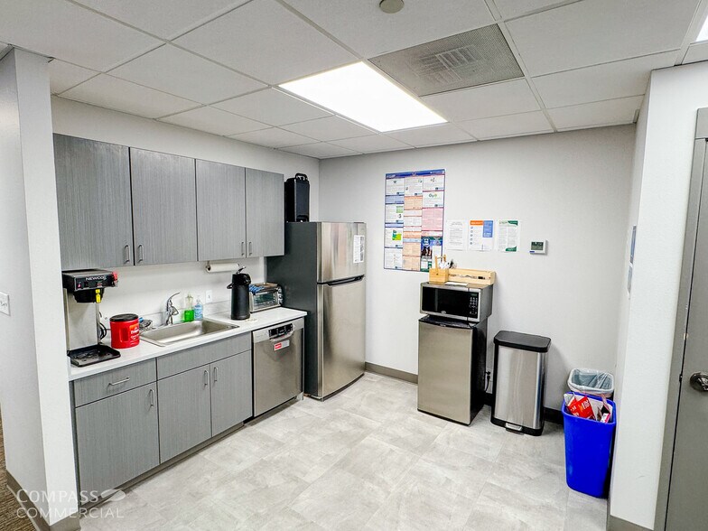 More Photos Of 1001 SW Disk Dr, Bend Office For Lease