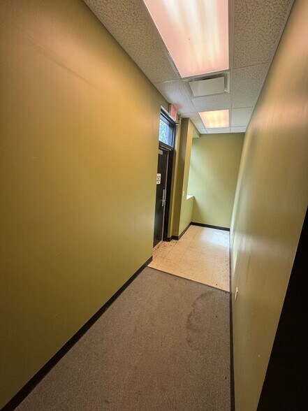 More Photos Of 15415 Pinehurst Dr, Basehor Office For Lease