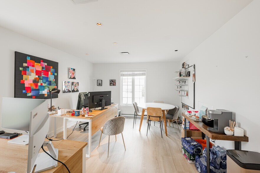 More Photos Of 675 Boul Samson, Laval Office For Sale