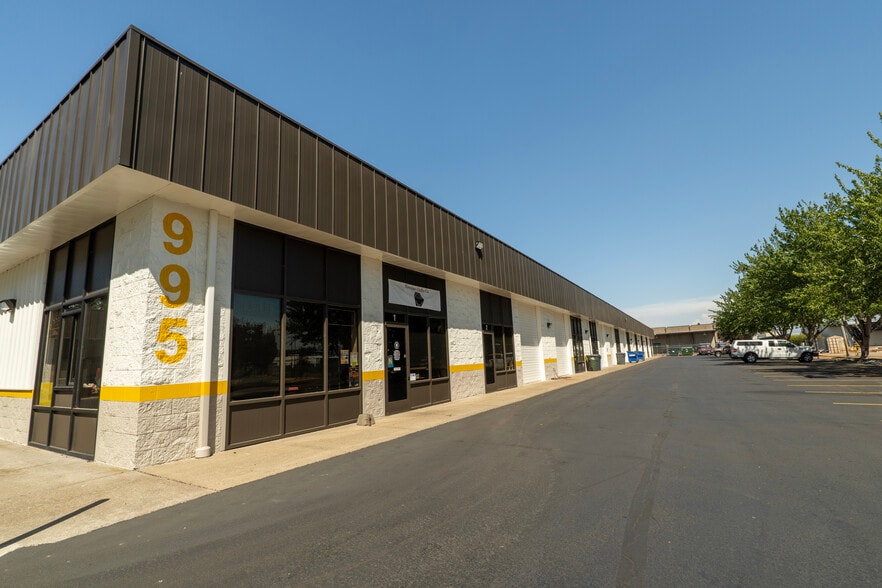 More Photos Of 965 Tyinn St, Eugene Warehouse For Lease