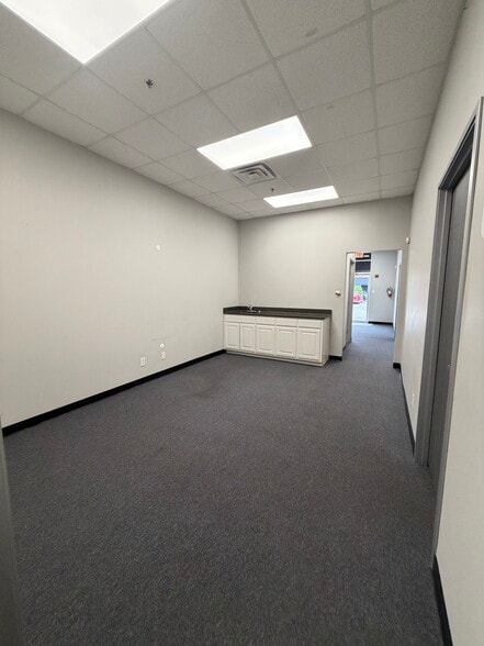 More Photos Of 2810 W Pioneer Pky, Dalworthington Gardens Industrial For Lease