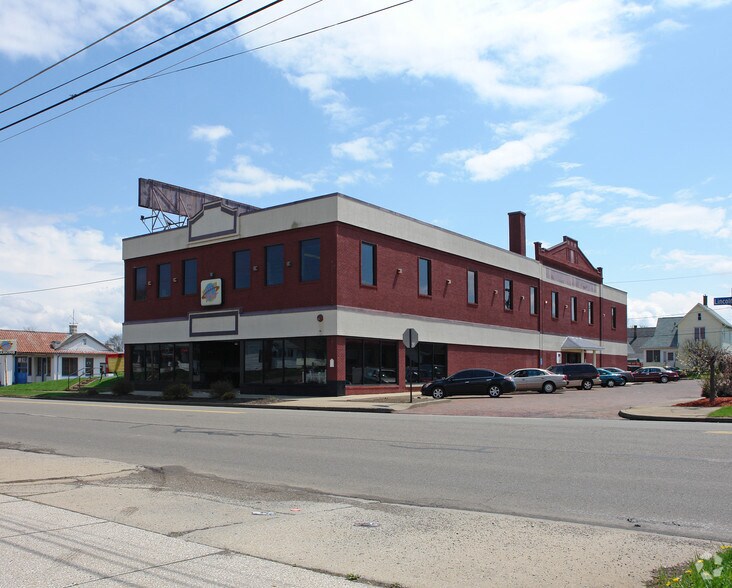 More Photos Of 641 Lincoln Way W, Massillon Showroom For Lease