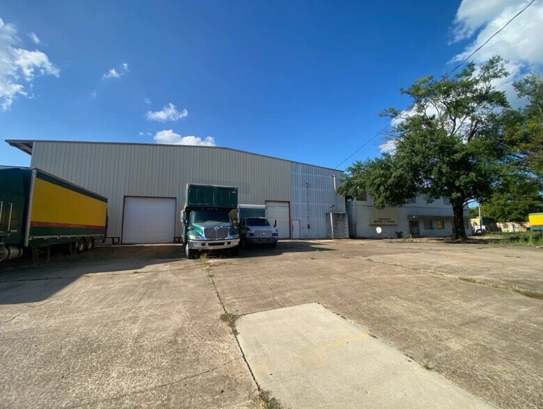 More Photos Of 501 W 61st St, Shreveport Distribution For Sale