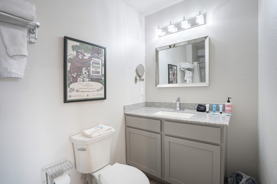 More Photos Of 632 Mount Rushmore Rd, Custer Specialty For Sale