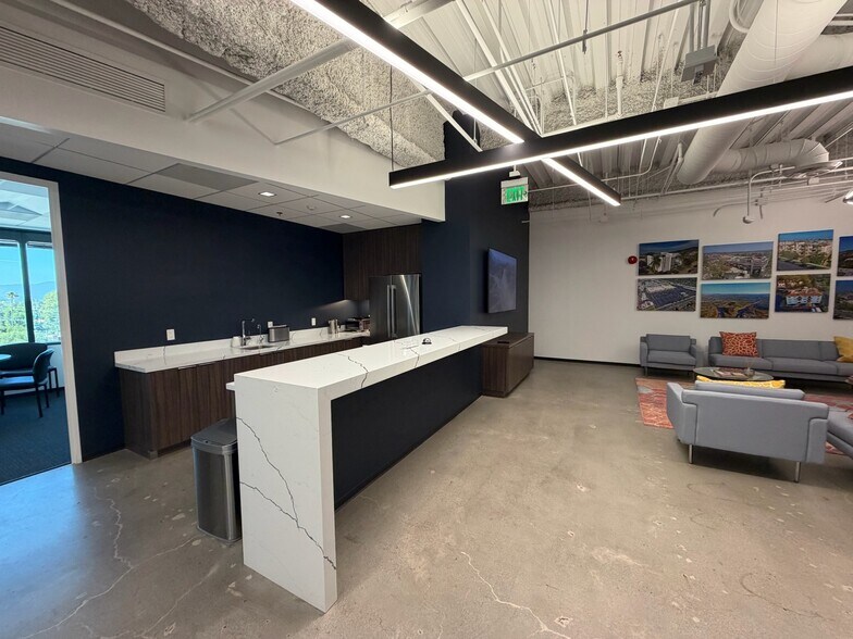 More Photos Of 16501 Ventura Blvd, Encino Coworking Space