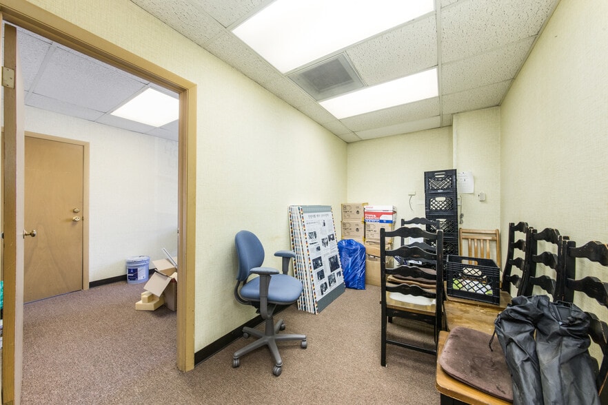More Photos Of 47 W Dundee Rd, Wheeling Medical For Lease