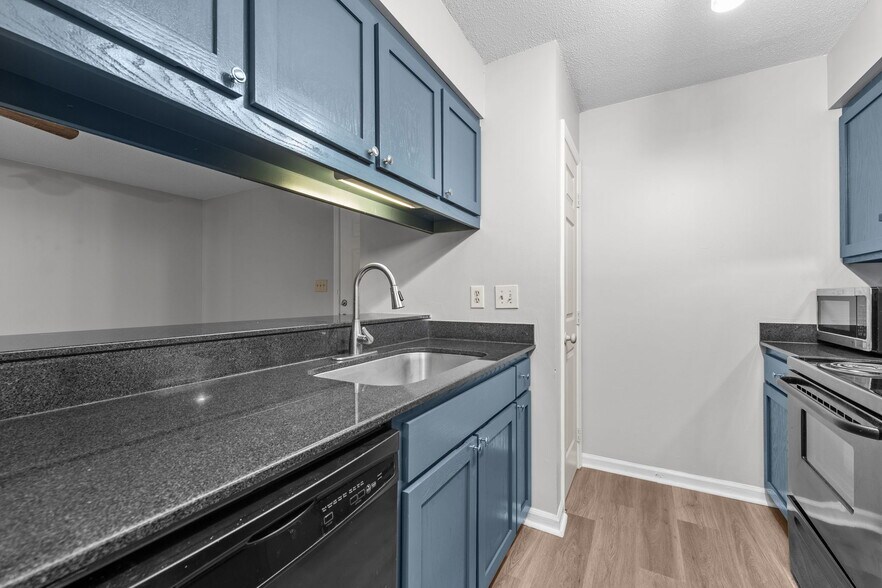 More Photos Of 920 Highland Ave, Greensboro Apartments For Sale