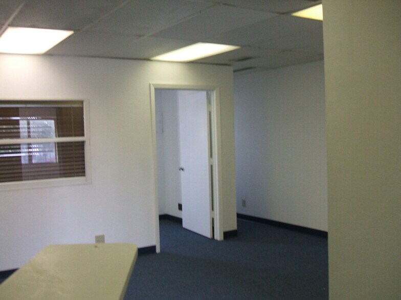 More Photos Of 3809-3847 N Andrews Ave, Fort Lauderdale Office For Lease