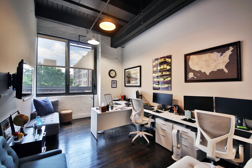 More Photos Of 224-230 W Huron St, Chicago Loft Creative Space For Lease