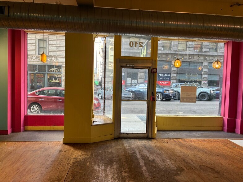 Primary Photo Of 210 N 9th St, Saint Louis Flex For Lease