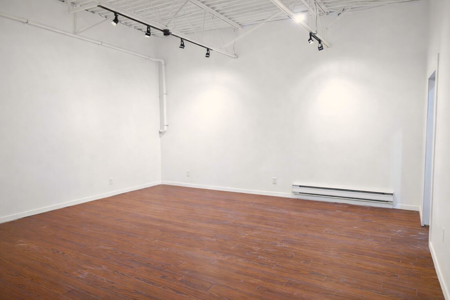 More Photos Of 5450 Canotek Rd, Ottawa Light Manufacturing For Sale