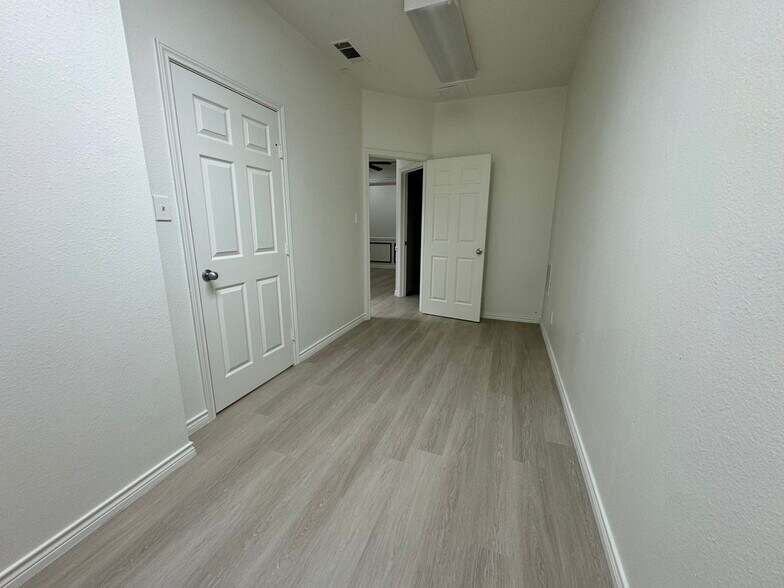 More Photos Of 3606 Marvin D Love Fwy, Dallas Medical For Lease