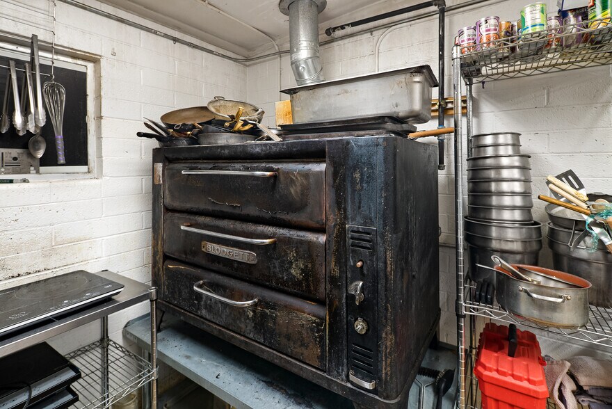 More Photos Of 102 E Pima St, Cottonwood Restaurant For Sale