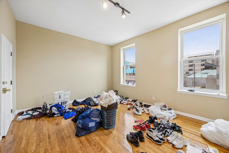 More Photos Of 1909 S Broad St, Philadelphia Office Residential For Sale