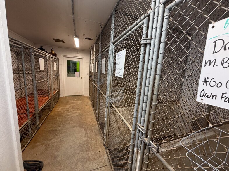 More Photos Of 162 Enzor Rd, Troy Office For Sale